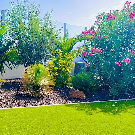 Villa El Palmeral - Exlusive With Private, Heated Pool In Corralejo