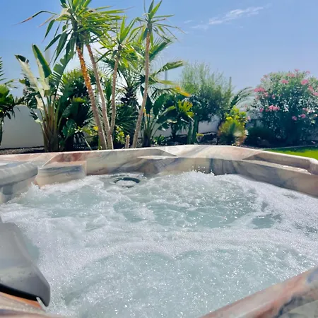 Villa El Palmeral - Exlusive With Private, Heated Pool In