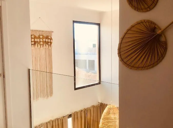 Villa El Palmeral - Exlusive With Private, Heated Pool In Corralejo