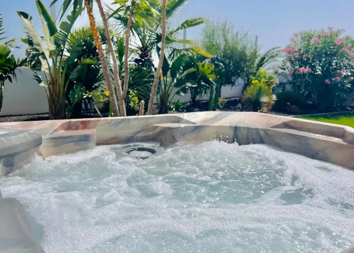 Willa El Palmeral - Exlusive With Private, Heated Pool In